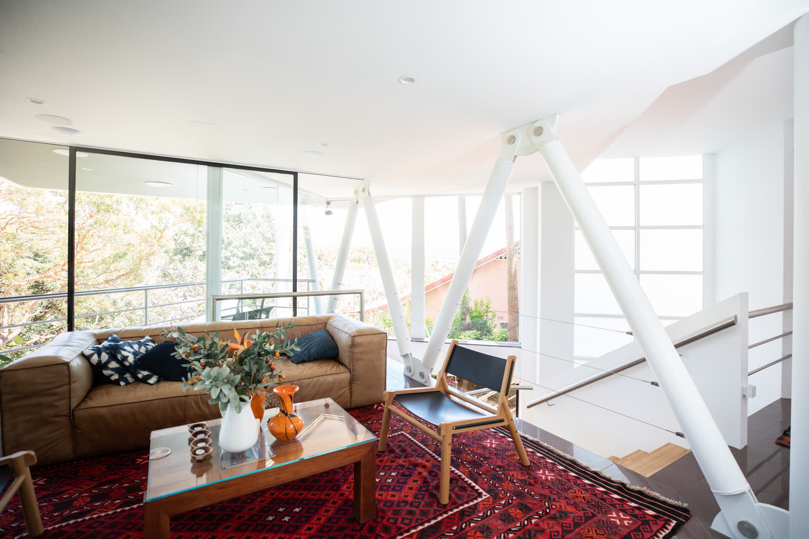 Living room with white structural steel V-columns, Vaucluse build